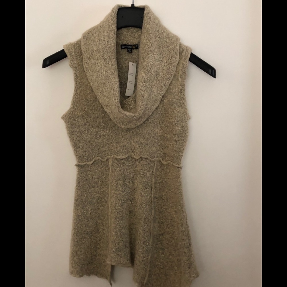 Jasmine KC, Sleeveless Sweater